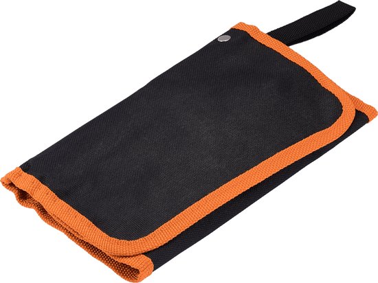 Zwarte etui met oranje rand en lus, gesloten.
