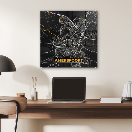 ® Glasschilderij 50x50 cm - Schilderij acrylglas - Plattegrond - Amersfoort - Goud - Zwart - Foto op glas - Muurdecoratie woonkamer - Wanddecoratie slaapkamer - Schilderijen - Stadskaart