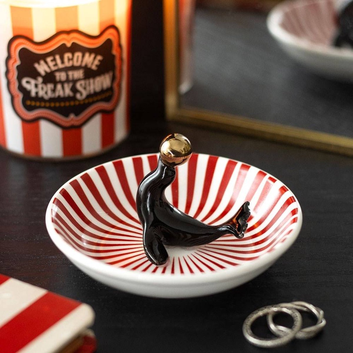 Something Different - Circus Seal Decoratie schaaltje - Zwart/Wit
