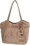Lichtbruine shopper van nepbont met leren hengsels en een Z-vormige bag charm met kraaltjes.