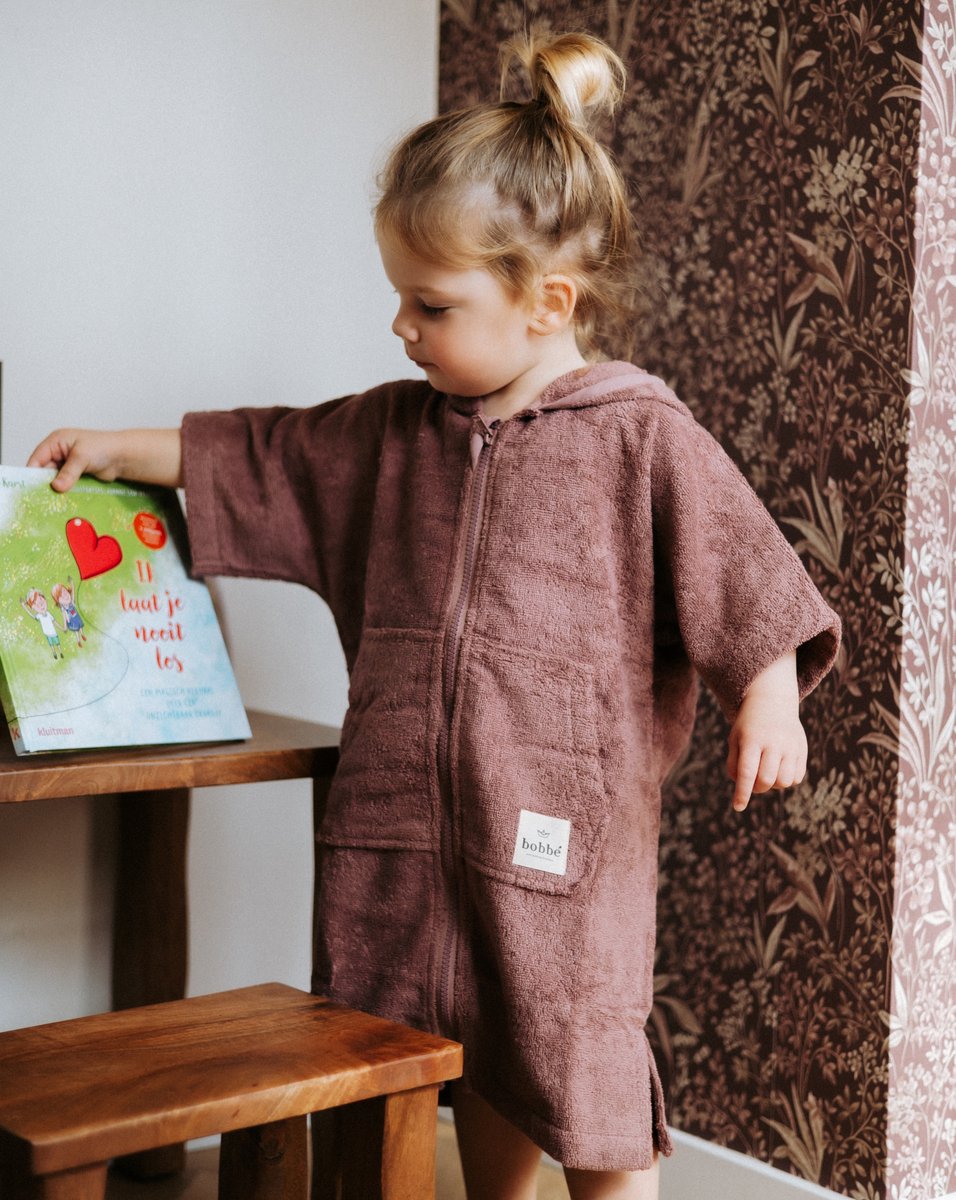 Bobbé Kinderbadjas met Rits | Donkerroze | Maat 5-6 jaar | Zacht | Duurzaam | Biologisch Badstof