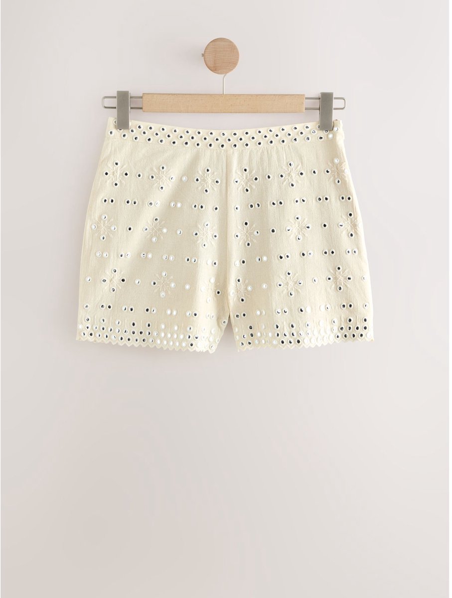 Next - Dames - Short met spiegelversieringen - Crème