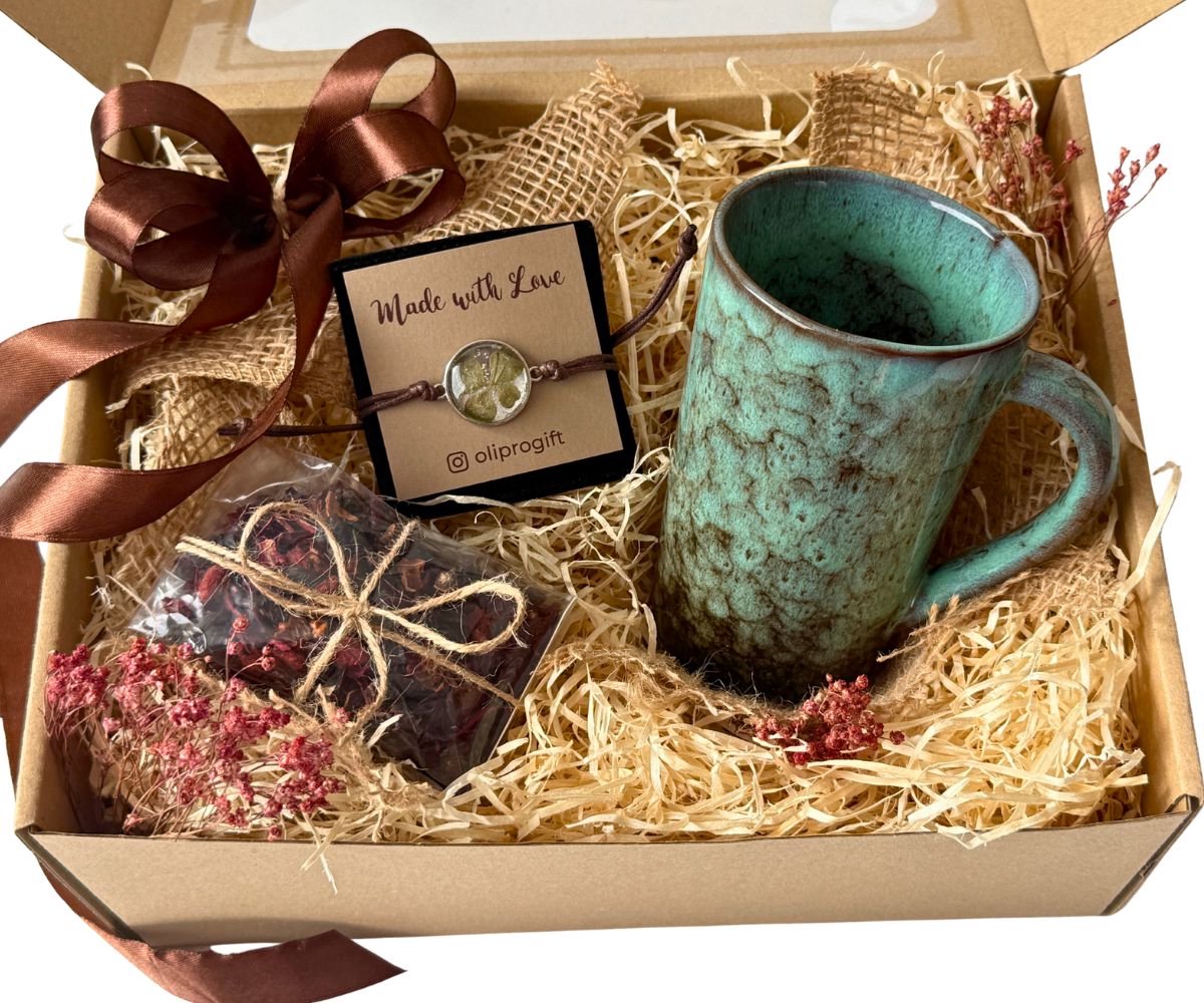 Geluk Cadeau – Klavertje Vier Armband, Turquoise Mok & Sweet Moments Thee – Handgemaakt Cadeaupakket