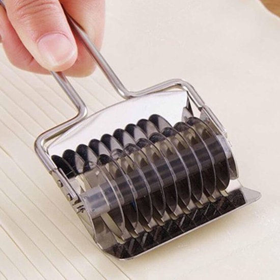 RVS Noodle Cutter voor Perfecte Pasta, Spaghetti Maker en Deeg Snijder - Keukenhulpmiddel voor Noodle Graten en Deegbewerking — afbeelding 4