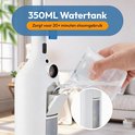 Vullen van de 350ml watertank van de stoomreiniger.
