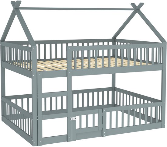 Grijs houten stapelbed met huisvormig dak, trap en hekjes.