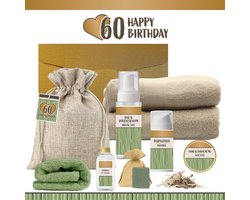 Geschenkset “60 Happy Birthday” - 9 producten - 1940 gram - Triomf Cosmetica | Cadeaubox voor haar Giftset Feestje Verjaardag Zestig jaar Cadeau Pakket Douche Gefeliciteerd Verjaardagscadeau Vrouw Gift Set Party Sixty Years Hartje Goud Groen Beige