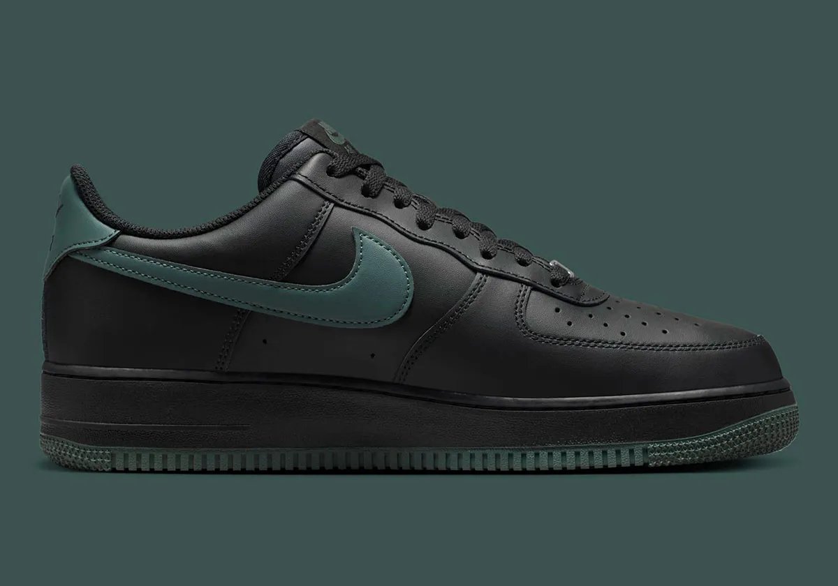 Nike Air Force 1 Low ’07 – Donkergroen Sneakers Unisex Doos Zonder Deksel Zwart