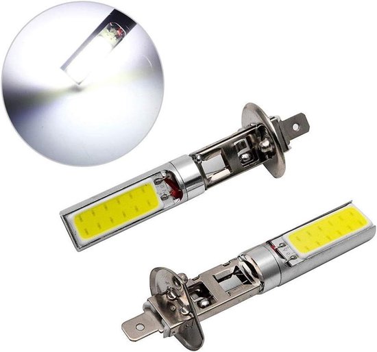 Twee H1 LED koplampen met een zilverkleurige metalen behuizing en een geel LED-paneel. Een detailopname toont een verlichte witte LED.