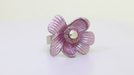 Behave – ring – Roze – Zilverkleur – Bloemdesign stijl