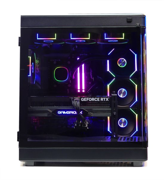 Zwarte computerkast met glazen zijpaneel en RGB-verlichting. Een 'GeForce RTX' grafische kaart en zichtbare interne componenten.