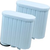 Twee lichtblauwe waterfilters met ribbels en platte bovenkanten, naast elkaar.