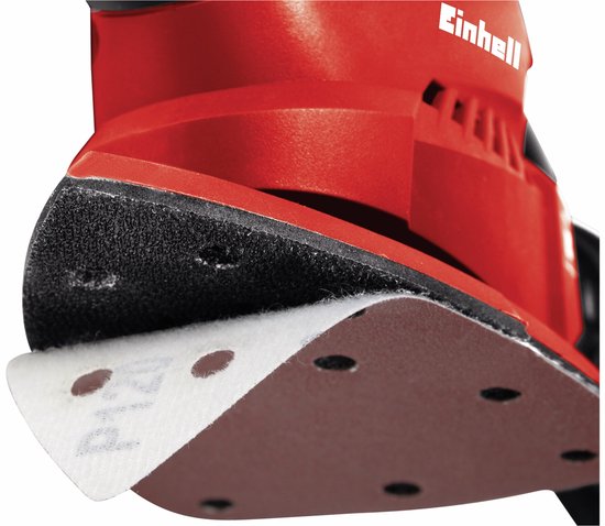 Close-up van de punt van een rode Einhell schuurmachine met schuurpapier.