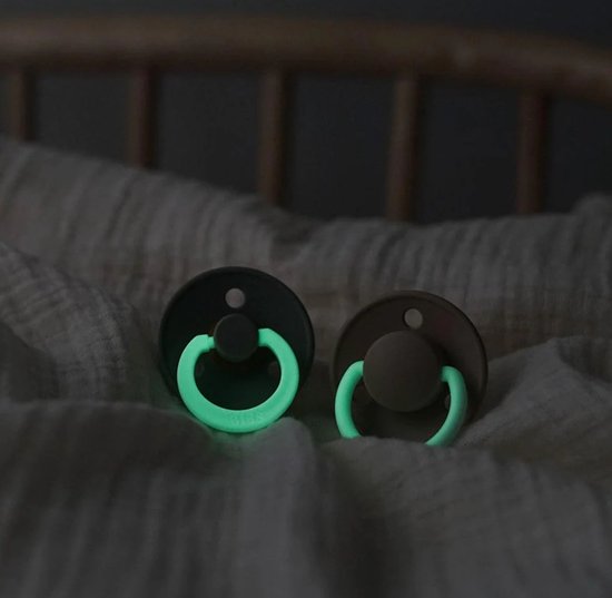 BIBS Colour Glow Speen verpakking van 2 stuks. BPA-vrij, Ronde speen. Natuurlijk rubberlatex, Gemaakt in Denemarken, Maat 2 (6-18 maanden), Sand Glow / Iron Glow van Merkloos — afbeelding 2