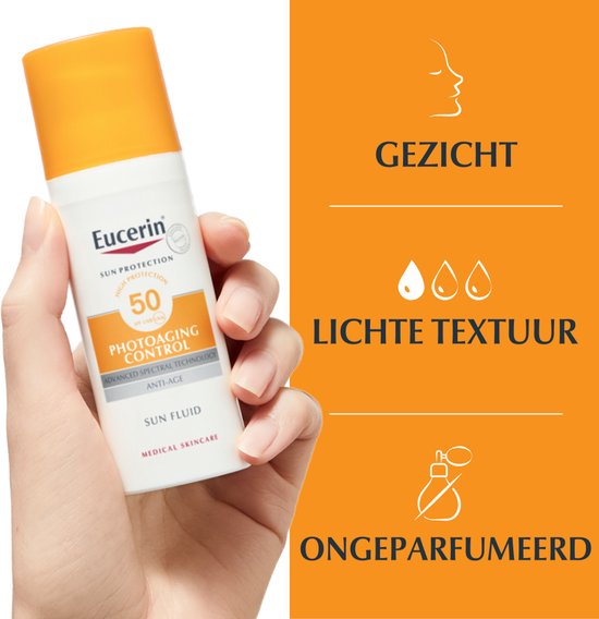 Een hand houdt Eucerin zonnefluïde SPF 50 vast. Rechts: 'Gezicht', 'Lichte textuur', 'Ongeparfumeerd'.