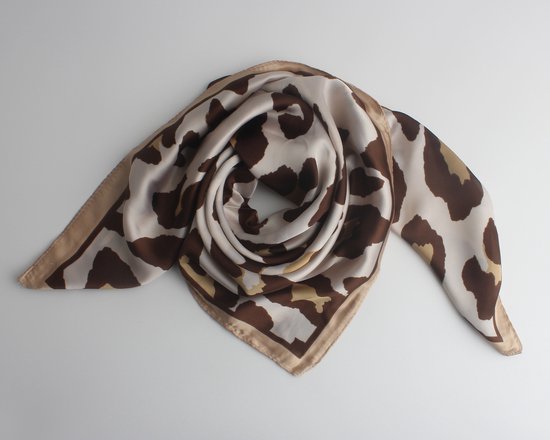 Liva bandana- Accessories Junkie Amsterdam- Viscose zijde- halsdoek- Cadeau- Vierkant- 70*70cm- Panter print- Taupe mocca