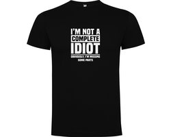Zwart T-Shirt met Kleurrijke print “I am not a complet Idiot Obviously I am missing parts - Humor “ Print Full Color Maat 5XL