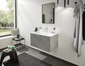 Moderne badkamer met een glanzende chroom wastafelkraan met platte hendel.