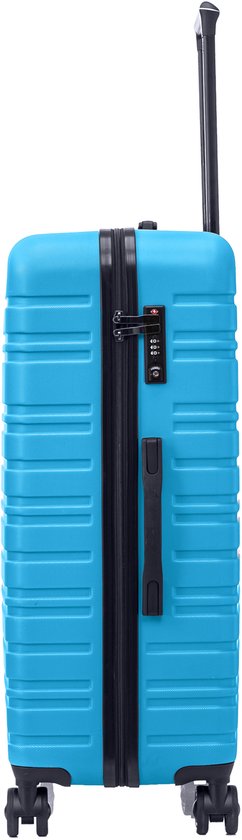 Blauwe koffer met horizontale ribbels, uitschuifbaar handvat, vier wielen en TSA-slot.