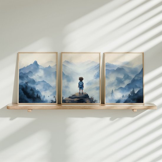 FineArtia - Garçon aventurier sur des montagnes mystérieuses - Lot de 3 posters - 30 x 40 cm - Décoration murale - Chambre de garçon - Chambre de bébé de bébé - Cadeau de naissance - Décoration murale - Poster pour enfant - Sans cadre