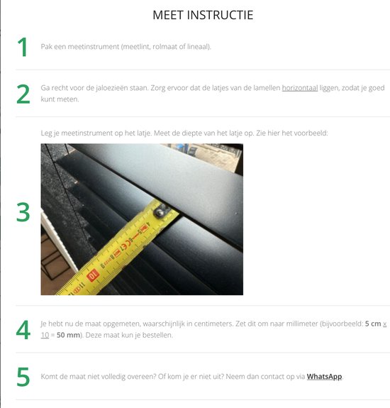 Instructie om de diepte van een jaloezie-lamel te meten met een rolmaat.