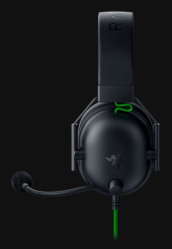 Zwarte Razer gaming headset met groene details, close-up.