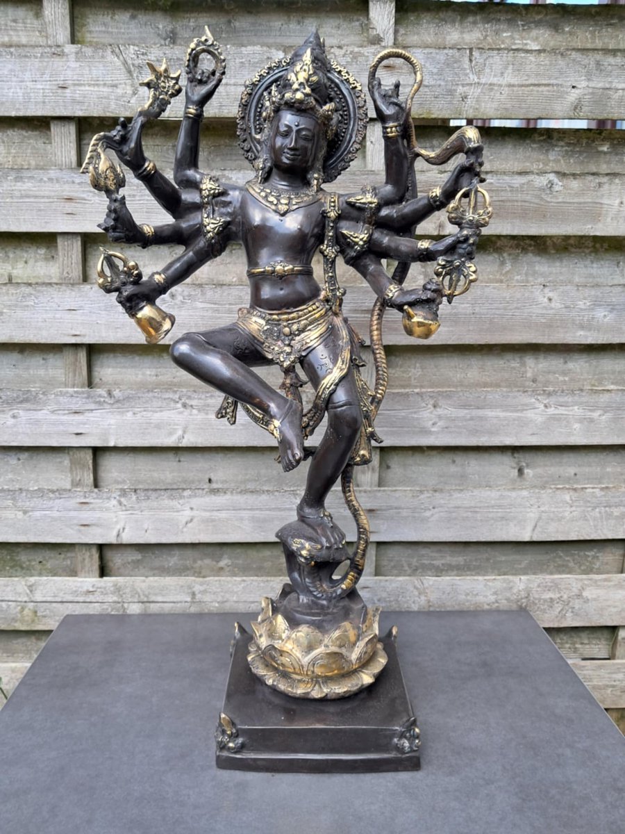 statue en bronze de Shiva dansant sur cobra Naga