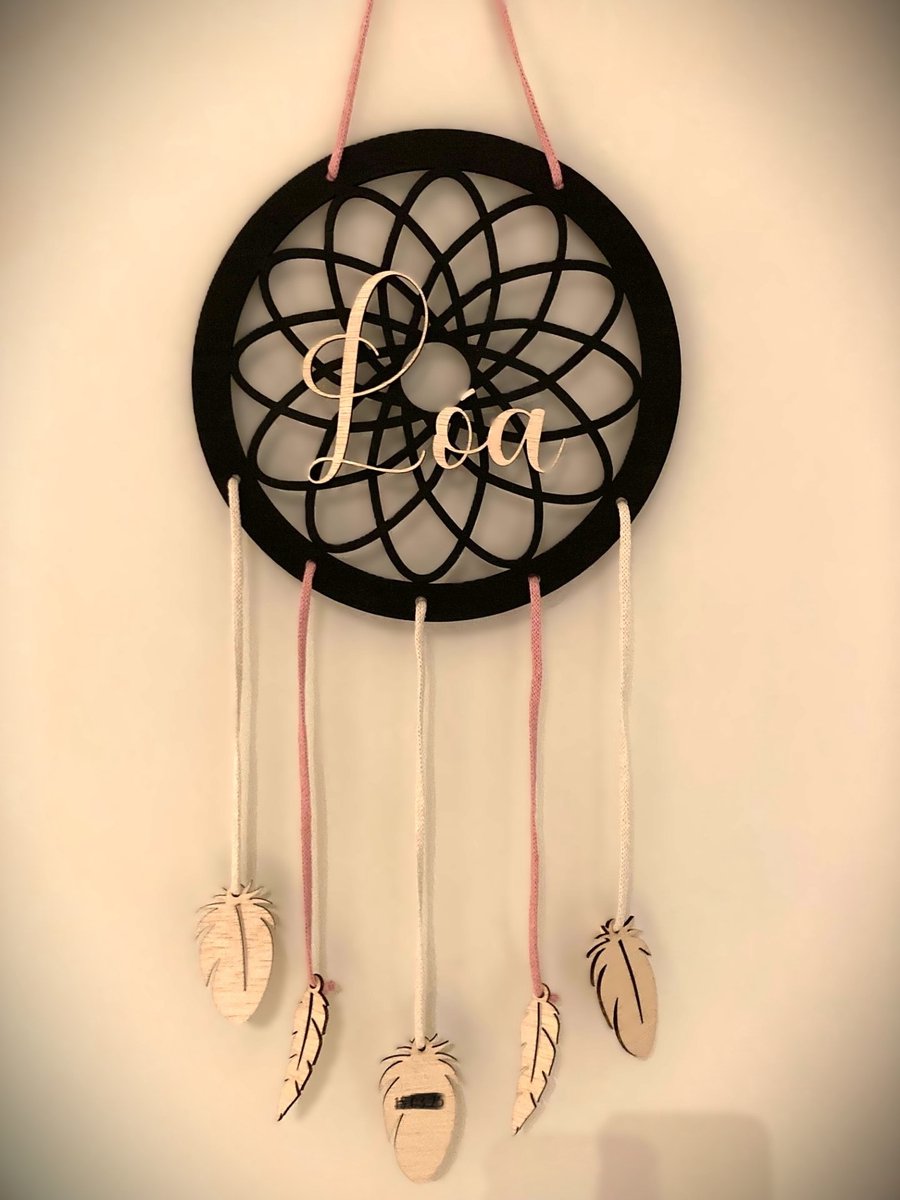 Dromenvanger met naam, gepersonaliseerd, van hout. Babykamer - kinderkamer - kraamcadeau - verjaardagcadeau
