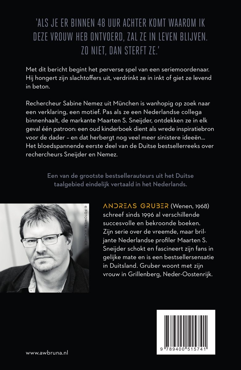 De achterkant van het boek "Stervensuur" met een foto van de auteur Andreas Gruber en tekst.