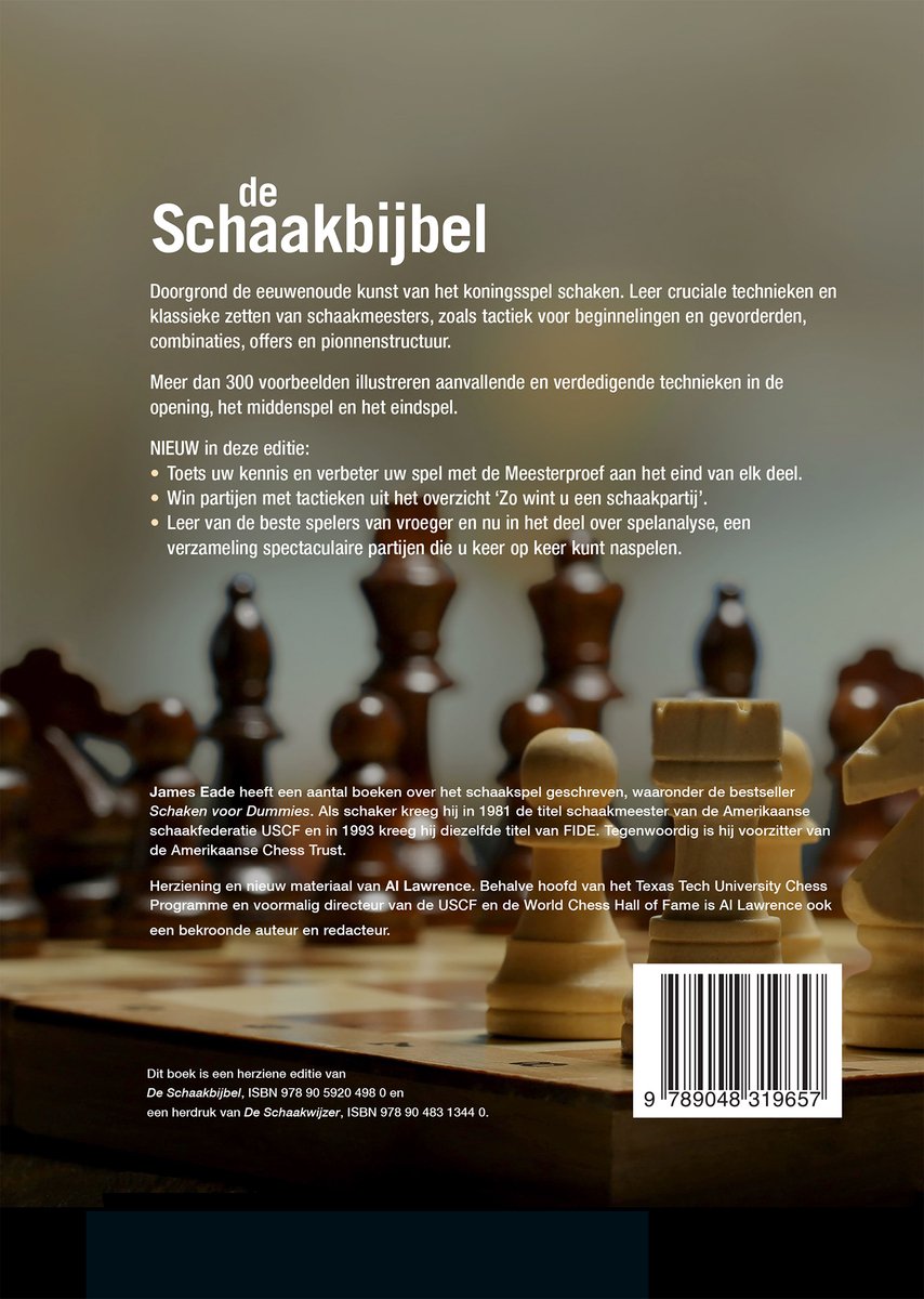 Le dos du livre 'De Schaakbijbel' avec du texte et un plateau d'échecs.