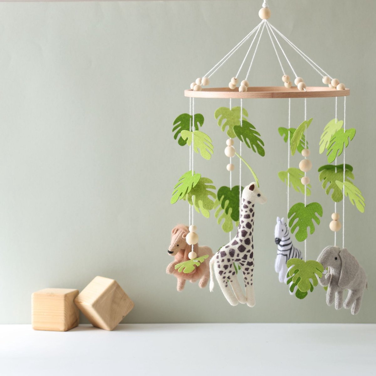 Joymaxx® Baby Mobiel Jungle - Boxmobiel van Vilt & Hout - Muziekmobiel Baby - Mobiel voor Babybox - Kraamcadeau- Babyshower Cadeau- Decoratie Babykamer Kinderkamer - Box Accessoires mobiel voor baby