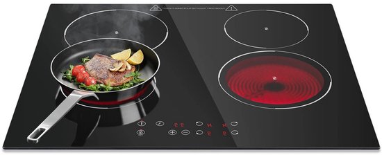 Zwarte inductiekookplaat met 4 kookzones, waarvan één rood gloeit. Een pan met biefstuk, citroen en tomaat staat op een van de zones.