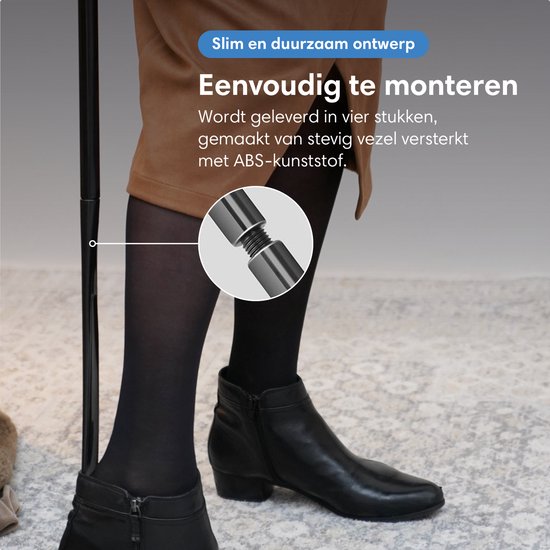 Detail van een zwart schoenlepel-gedeelte dat wordt gemonteerd, met tekst over ABS-kunststof.
