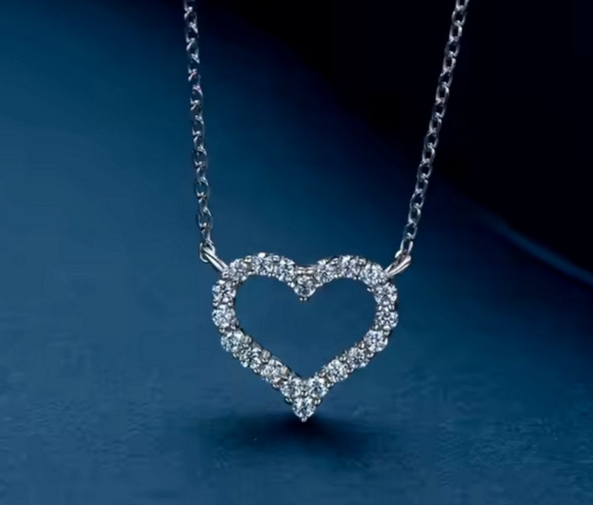 Selevie Hartvormige Zilveren Ketting met hart van Moissanite stenen - heartshape