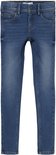 Achterkant van blauwe skinny jeans met lichte wassing.