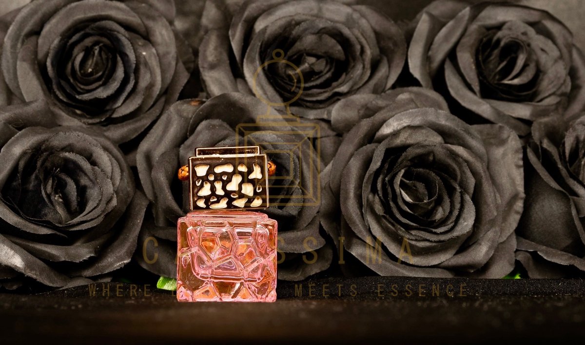 Carissima Car Perfumes - Auto parfum - 'Baccarat' - Luxe - Auto Luchtverfrisser - 10ml - Roze - Saffraan - Egyptische Jasmijn - Muskus
