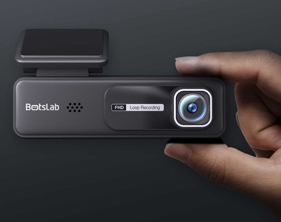 Zwarte dashcam in de hand, close-up.