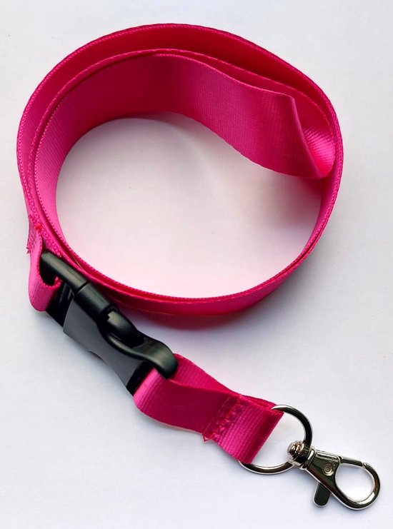 Fuchsia sleutelkoord, opgerold, met zwarte kliksluiting en zilverkleurige karabijnsluiting.