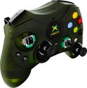 Close-up van een doorzichtige groene Xbox controller, toont de interne mechanica van de analoge sticks.