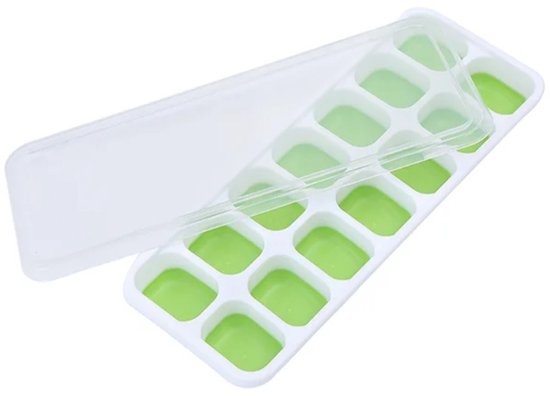 Un bac à glaçons blanc avec fond en silicone vert et couvercle transparent. 14 compartiments.