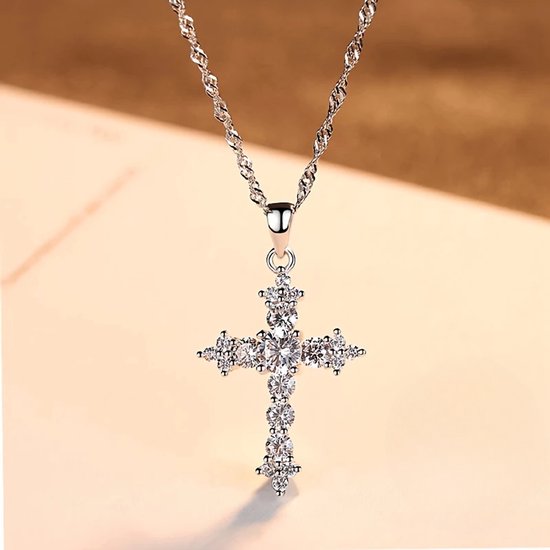 Collier pour femme en argent S925 avec pendentif croix – Cadeau brillant, hypoallergénique et symbolique