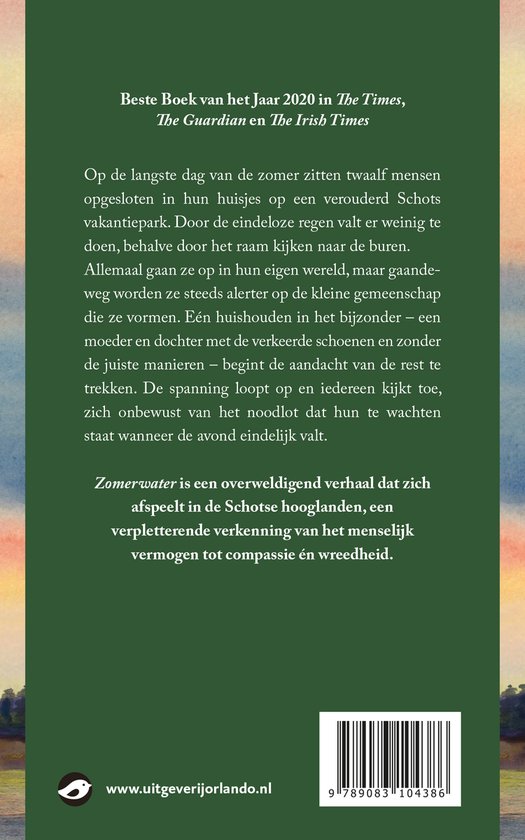 Achterkant van het boek "Zomerwater" met tekst over het verhaal en de recensies