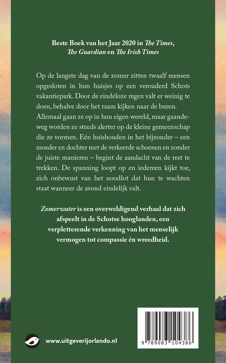 Achterkant van het boek "Zomerwater" met tekst over het verhaal en de recensies