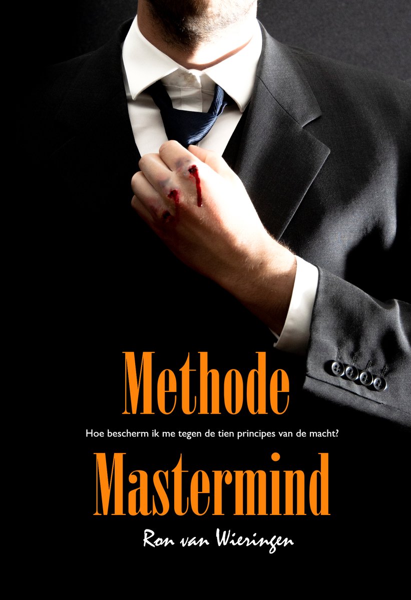 Een man in een pak met een bloedende hand en de tekst 'Methode Mastermind' door Ron van Wieringen.