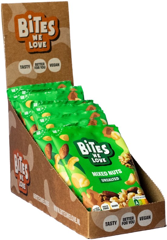 Displaybox met 12 groene zakjes "Bites We Love Mixed Nuts". De zakjes tonen ongezouten amandelen, walnoten, hazelnoten en cashewnoten.