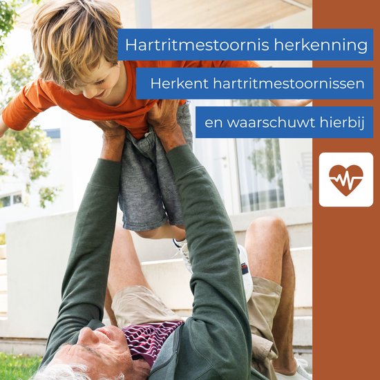Oude man met zijn kleinzoon in de lucht. Tekst over hartritmestoornis herkenning en waarschuwing.
