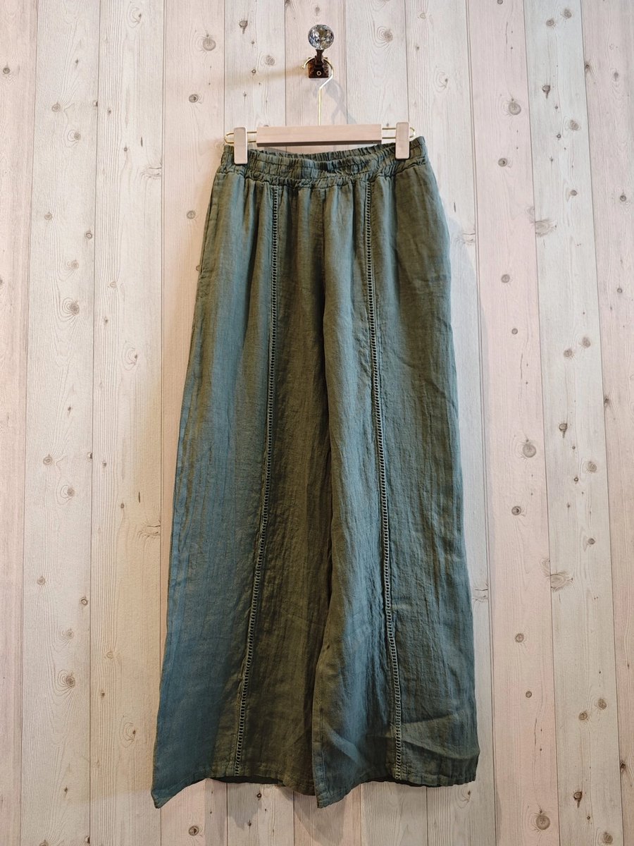 Prachtige linnen broek met elastische talie - broderie op de pijpen - zijzakken - kleur GROEN KAKI - maat 42