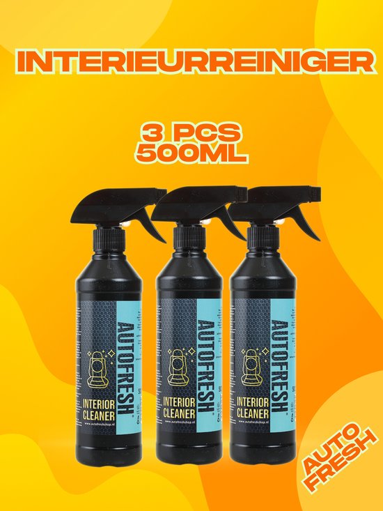 Drie flessen AUTOFRESH interieurreiniger met spuitmonden. Elke fles bevat 500ml en is zwart met een lichtblauwe label waarop 'INTERIOR CLEANER' staat.