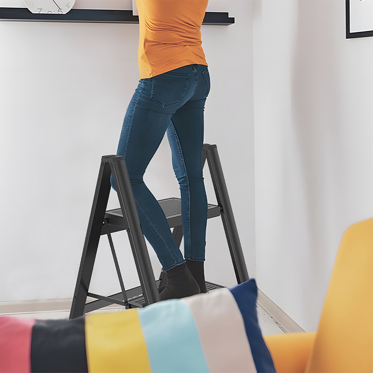 NAIZY Trapladder 2 Treden Inklapbare Ladder Vouwladder, Huishoudladder, Opstapje met 30x20cm Brede Treeplank tot 250KG Belastbaar, Zwart – foto 6