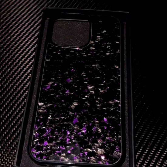 CarbonEdge - Carbon fiber phone case - Hoogwaardige kwaliteit - Geschikt voor magsafe - Carbon fiber Telefoonhoesje - iPhone hoesje shockproof - Apple iPhone 16 Pro Max - Carbon paars